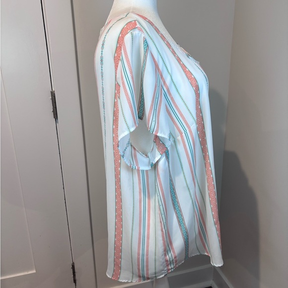 Torrid Plus Size 3 (3X/22-24) Striped Button-Back Blouse – Short Sleeve - Picture 3 of 13